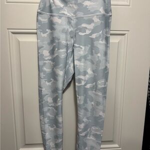 P'tula Women’s Camouflage Leggings - Light Gray